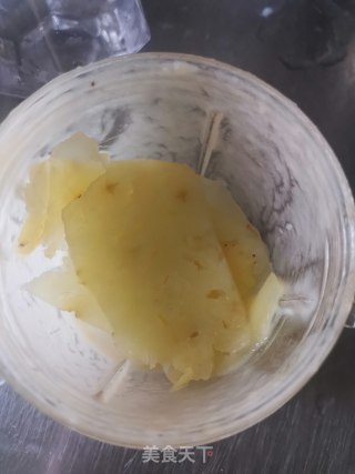 香蕉凤梨奶盖的做法步骤：3