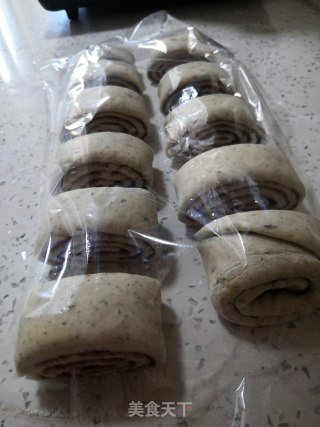 黑豆豆渣花卷的做法步骤：10