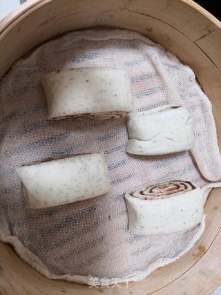 黑豆豆渣花卷的做法步骤：11