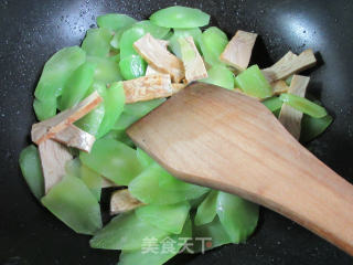 香糕炒莴笋的做法步骤：5