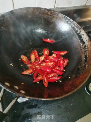 大葱烧烤虾干的做法步骤：1
