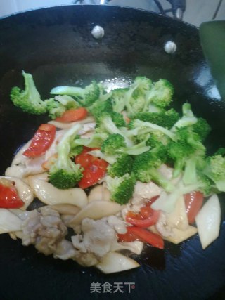 杏鲍菇鸡胸肉炒西兰花的做法步骤：7