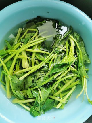 菠菜炒肉末的做法步骤：3