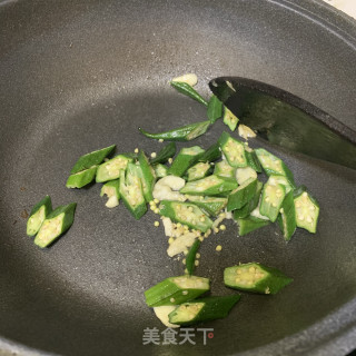 鸡蛋炒秋葵的做法步骤：4