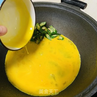 鸡蛋炒秋葵的做法步骤：5