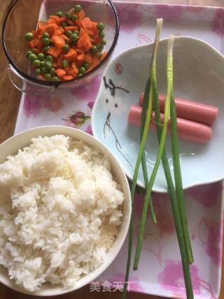 时蔬炒饭的做法步骤：1