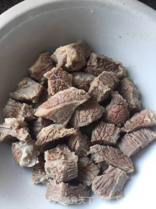 牛腩烧土豆的做法步骤：3