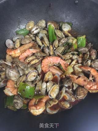豆豉花蛤黑虎虾的做法步骤：7