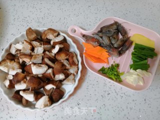 香菇炒虾头的做法步骤：5