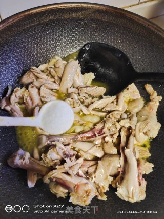 炒手撕鸡的做法步骤：5