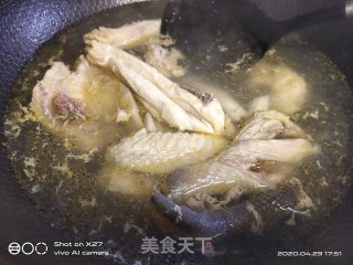 萝卜炖麻鸡的做法步骤：1