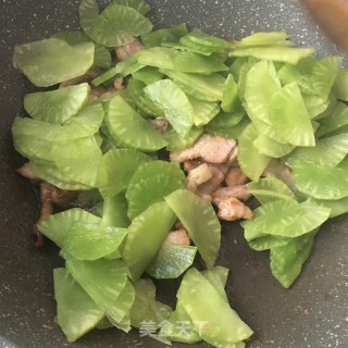 肉片炒莴笋片的做法步骤：8