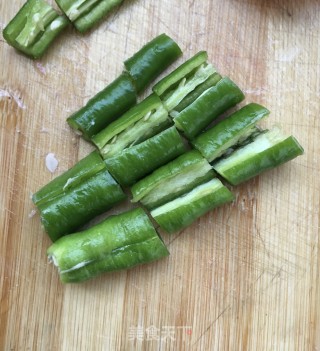 “酸辣美食”酸辣土豆片的做法步骤：4