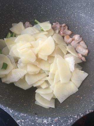 “酸辣美食”酸辣土豆片的做法步骤：10