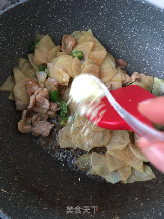 “酸辣美食”酸辣土豆片的做法步骤：14