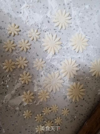 花朵红糖馒头的做法步骤：7