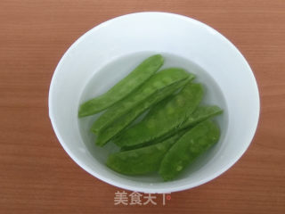 荷兰豆蒸蛋羹的做法步骤：1