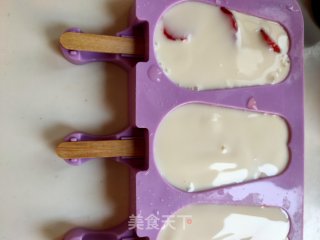 草莓酸奶雪糕的做法步骤：4
