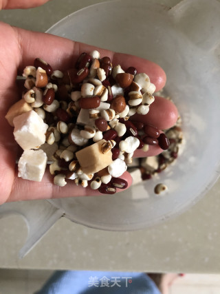 除湿健脾四物汤的做法步骤：1