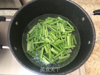 家常小炒肉的做法步骤：2