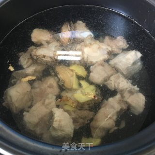 鲍鱼煲排骨的做法步骤：2