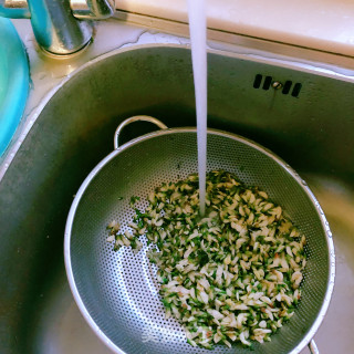 槐花蛋豇豆肉汉堡包????的做法步骤：4