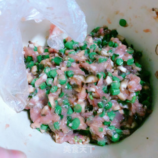 槐花蛋豇豆肉汉堡包????的做法步骤：9