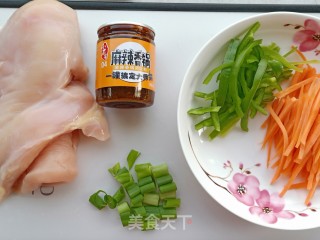 麻辣鸡丝的做法步骤：1