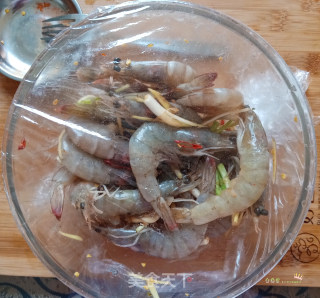 锡纸烤大虾 蒜香青虾 烤箱虾子 烤箱菜的做法步骤：4