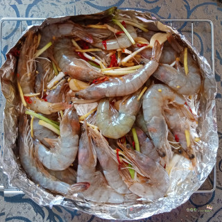 锡纸烤大虾 蒜香青虾 烤箱虾子 烤箱菜的做法步骤：9