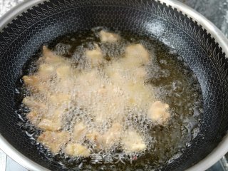 糖醋鸡块的做法步骤：7