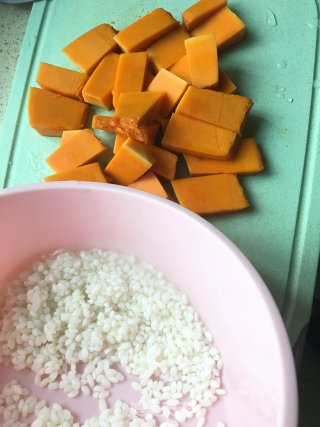 南瓜养生米糊的做法步骤：1