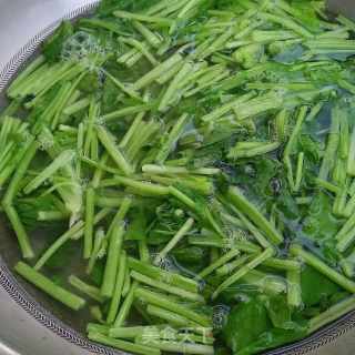 枸杞菠菜斑粉丝的做法步骤：4