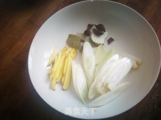 冻豆腐炒肉丝的做法步骤：3