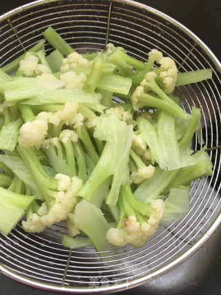 家常有机花菜的做法步骤：3