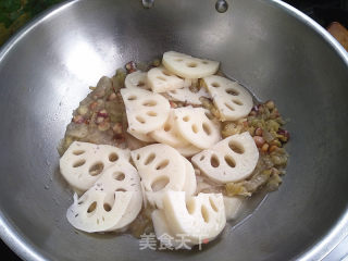 藕片烧酸菜的做法步骤：6