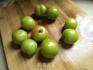 椒盐三月李的做法步骤：1