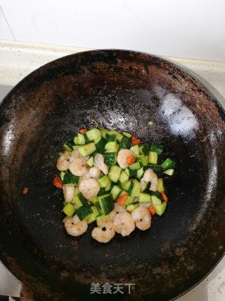 虾仁炒黄瓜的做法步骤：3