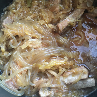 “酸辣美食”红油酸菜炖排骨的做法步骤：16