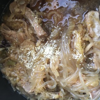 “酸辣美食”红油酸菜炖排骨的做法步骤：17