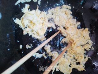 蒜苔帽炒鸡蛋的做法步骤：3
