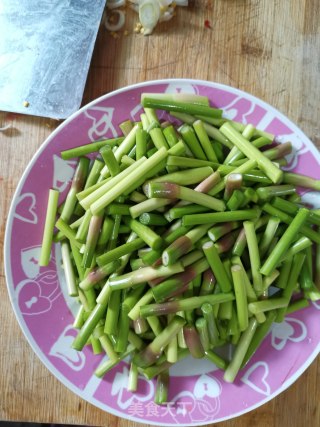 蒜苔帽炒鸡蛋的做法步骤：4