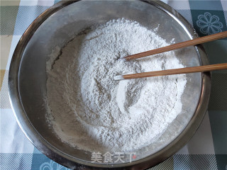 咸菜糯米饼的做法步骤：1