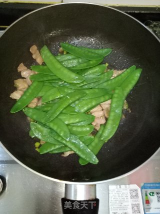 五花肉炒荷兰豆的做法步骤：5