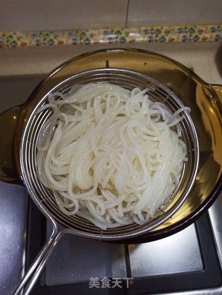 煮速食螺蛳粉的做法步骤：6