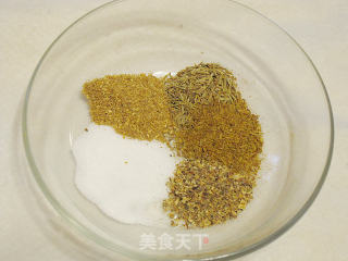 孜然烤猪肉的做法步骤：1