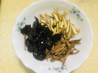 酸辣鸡蛋汤的做法步骤：2