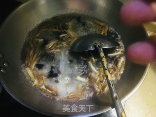 酸辣鸡蛋汤的做法步骤：6