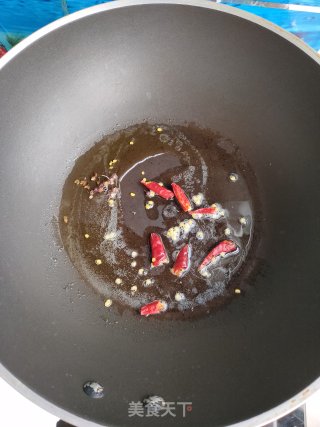 酸辣瓜片炒肉的做法步骤：4