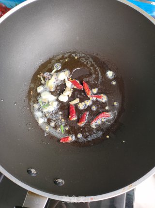 酸辣瓜片炒肉的做法步骤：5